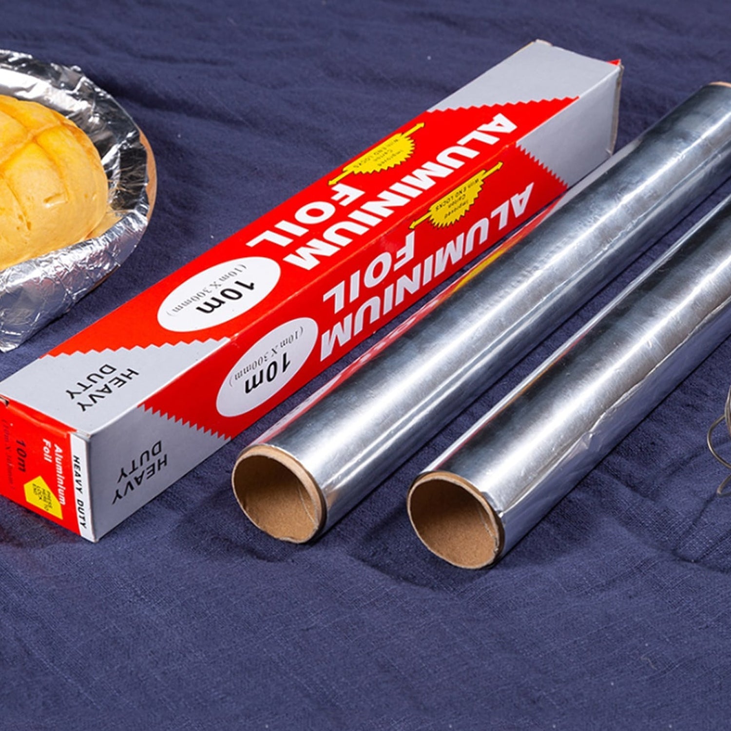 Non-stick aluminum foil, thick and heavy duty, for baking Non-stick aluminum foil, thick and heavy duty, for baking